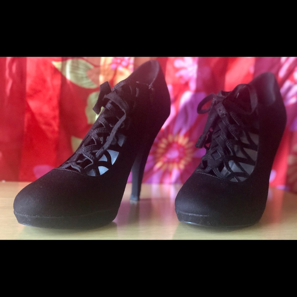 Sexy Black Heels with Black Laces!